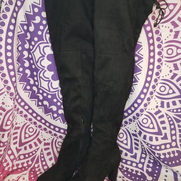 Thigh high black boot - Picture 9 of 9